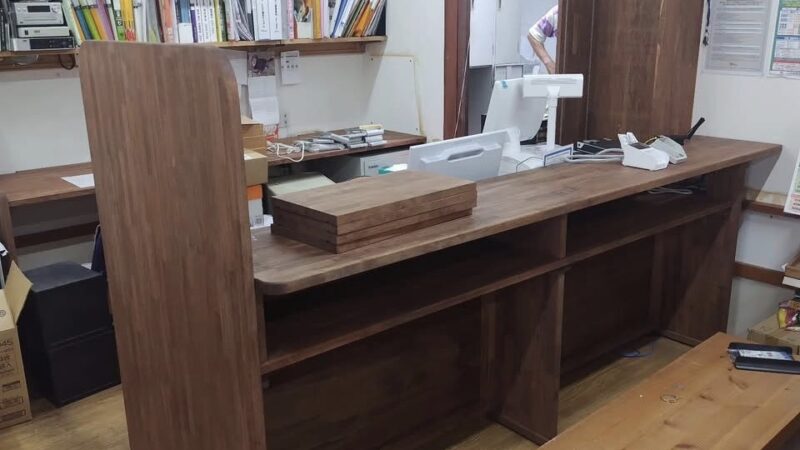 仕事場の環境って大切　昨日はすえひろでんき事務周りのリフォームでした　木工房　円司さんありがとうございます！